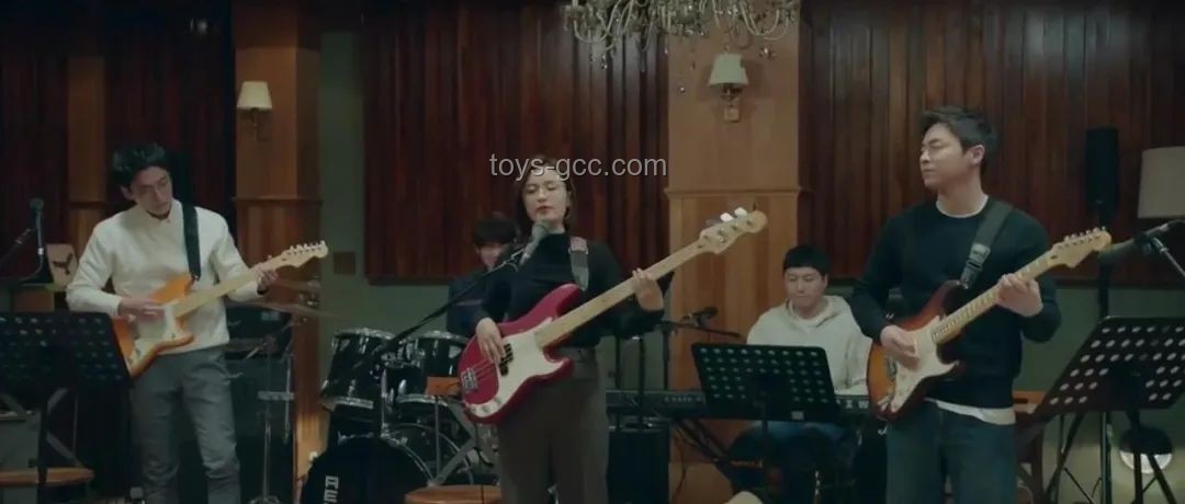 《神的说唱》跨界启示：蓝豆进行曲下的废话文学创新演绎